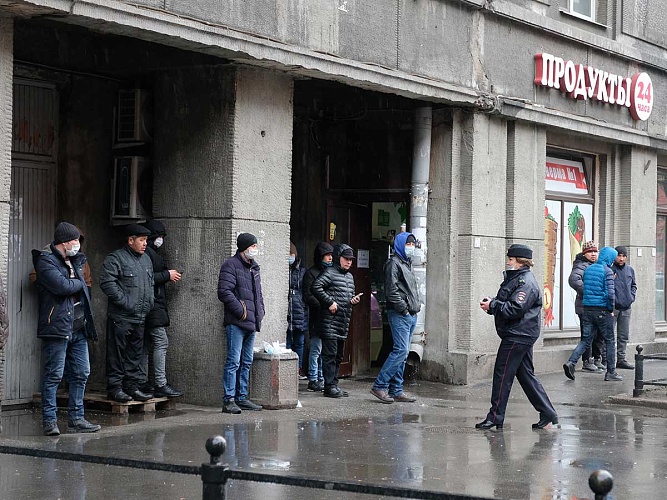 Московские чиновники не спешат с запретом работы приезжих из Средней Азии