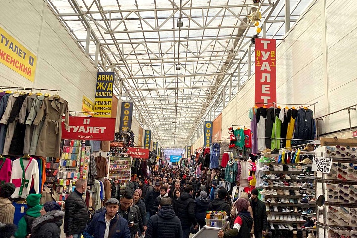 На «Садоводе» Года произошло очередное столкновение полиции с таджиками