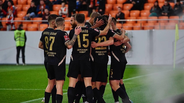 Футболисты "Урала" обыграли "Чайку" в матче Первой лиги