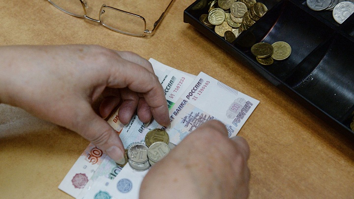 Некоторым россиянам пенсии в июне выплатят заранее