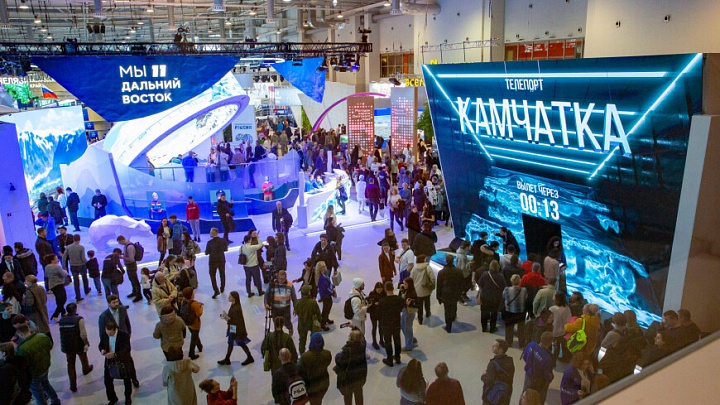 Примерно 40%  гостей экспозиции, посвященной России, прибыли не из столицы, а из различных уголков страны