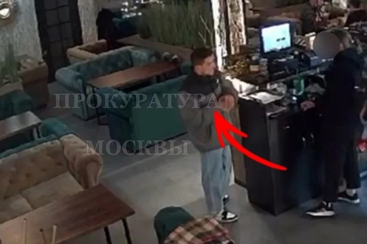 Вооруженный мужчина попытался ограбить две кальянные в центре Москвы