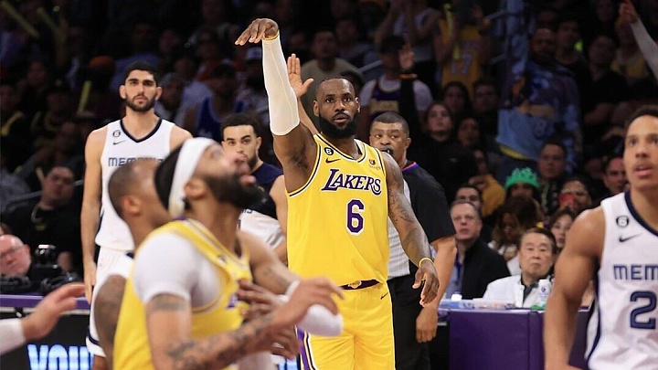 "Лейкерс" обыграли "Орландо" в матче НБА