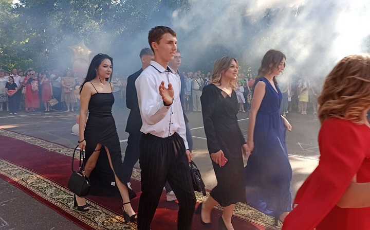 В Москве школьные выпускные отпразднуют на неделю позже