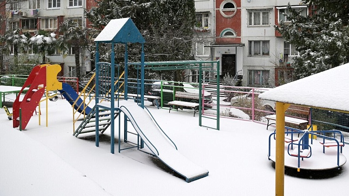 Проведение проверки всех детских площадок в России было предложено в Госдуме