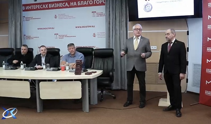 Ветераны и представители искусства получили медали «Защитнику Отечества» в Москве  