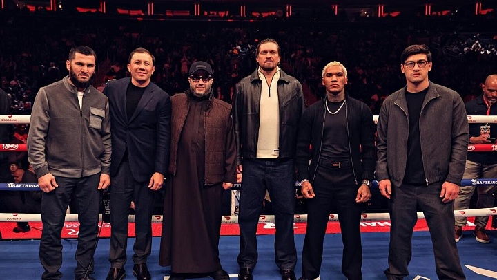 Бетербиев, Бивол и Усик сделали совместное фото