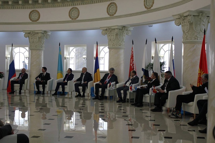 Павильон Молдова: кто стоит за сложившейся ситуацией и что делать дальше?