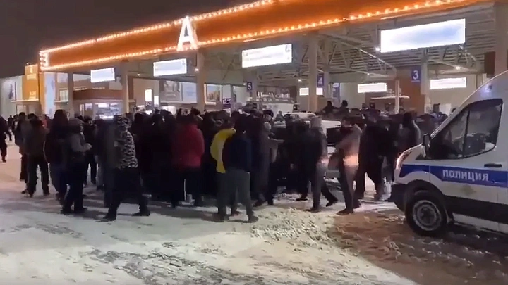 Бойцов «Русича» возмутил новый случай атаки на полицейских на рынке «Садовод»