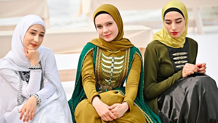 Минкульт Чечни напомнил о разграничении мужского и женского в нацкостюмах